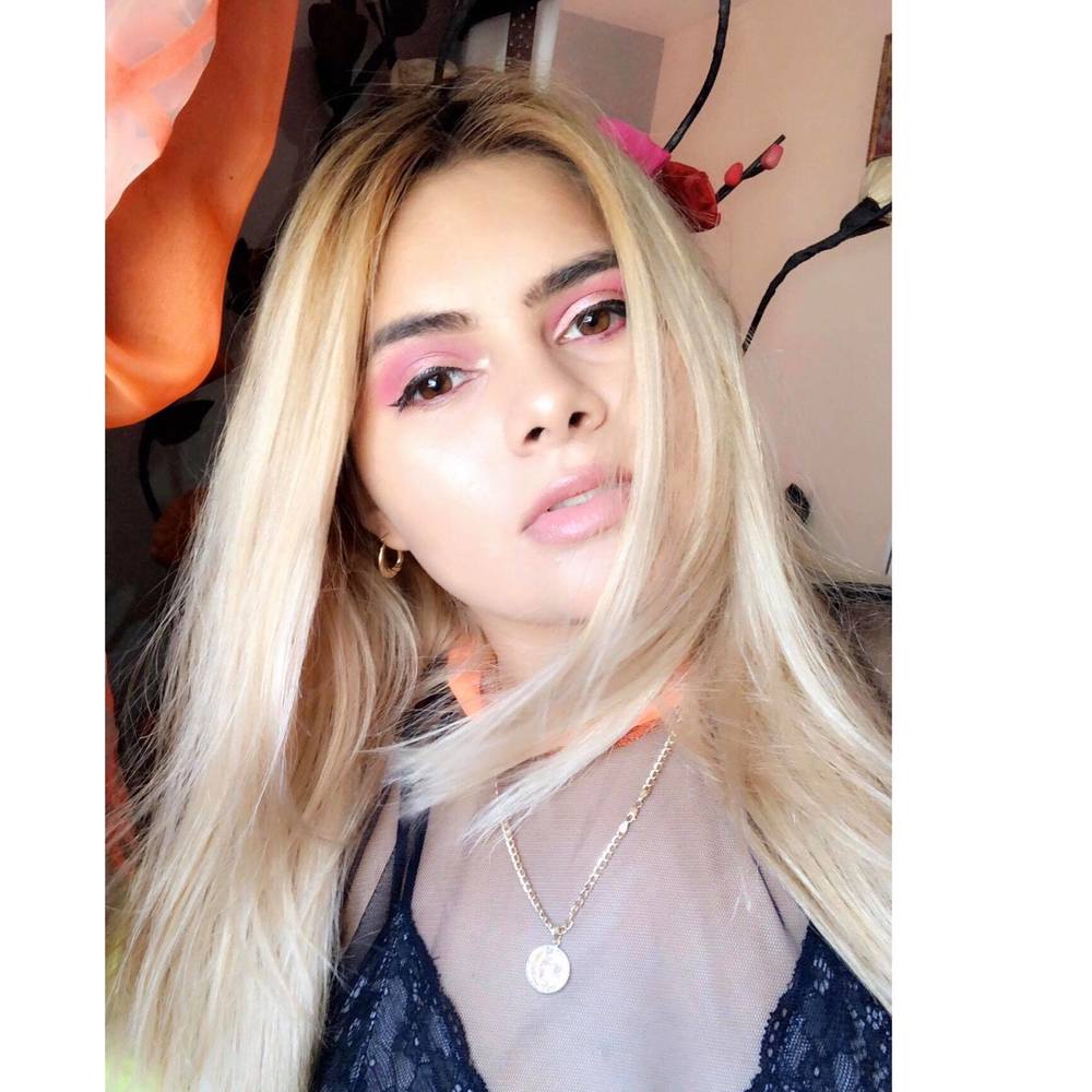 Meet your Posher, Paola